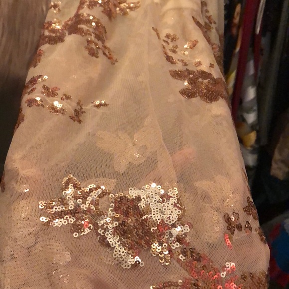 Golden goddess dress (fashion nova) - Picture 4 of 7